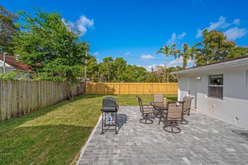 Private House With Backyard/bbq, 2 Bedrooms