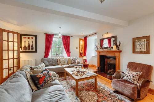 Spacious Characterful House W Views & Large Garden