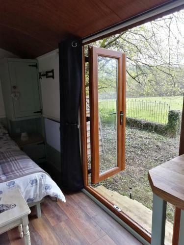 Hostal Durham Donkey Rescue Shepherds Hut