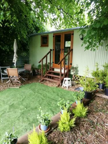 Hostal Durham Donkey Rescue Shepherds Hut