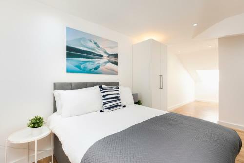 4 Bed Luxury Apartment With Balcony + Parking
