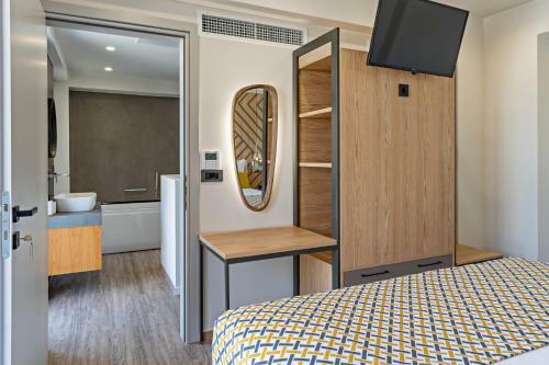 Villa Paligremnos Residences, A Beachside Retreat!