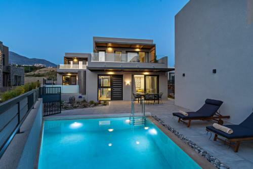 Villa Paligremnos Residences, A Beachside Retreat!