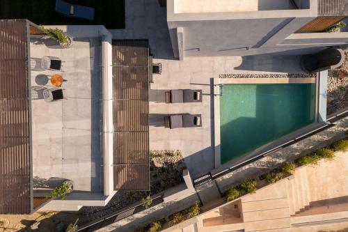 Villa Paligremnos Residences, A Beachside Retreat!