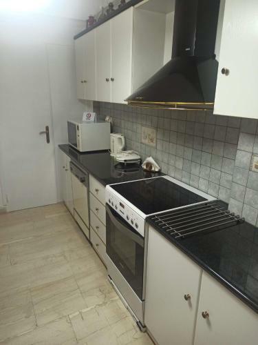 Comfortable Apartment 100m From The Sea