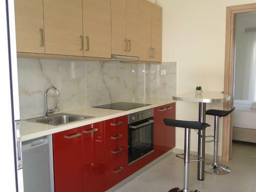 Chrysanthe's Apartments No2