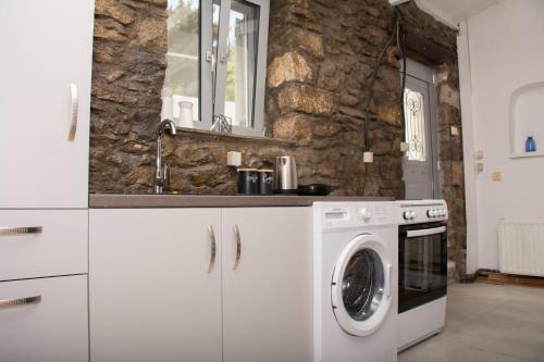 Caviro - Traditional Stone House In Chora