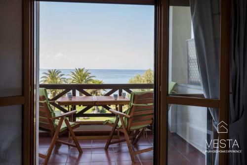Seascape Beachfront Maisonette, Amazing Views
