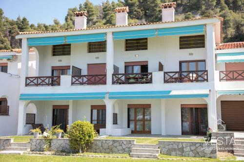 Seascape Beachfront Maisonette, Amazing Views
