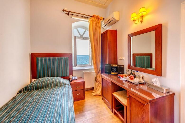 Hotel Apollonion Palace