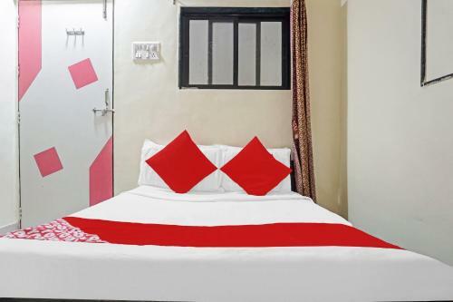 Oyo 90498 Hotel Golden Crown