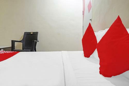 Oyo 90498 Hotel Golden Crown