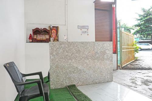 Oyo 90498 Hotel Golden Crown