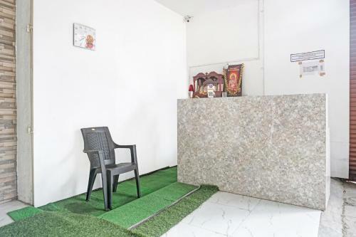 Oyo 90498 Hotel Golden Crown