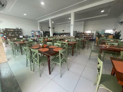 Apartamento Muro Alto Condom�nio Clube