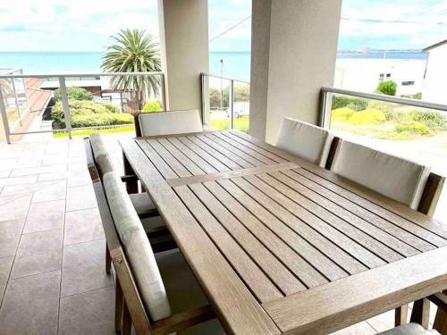 Karibu Beach Retreat- Panoramic Sea Views 4 Bdrms