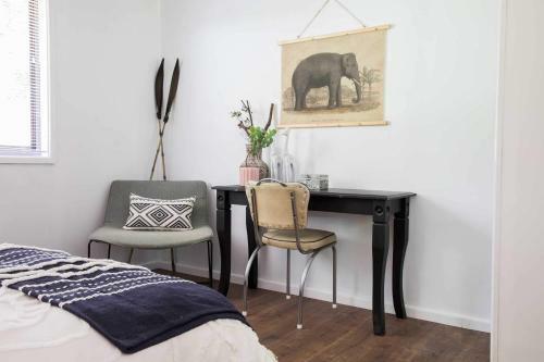 Hostal Lakeview Cottage Guestroom W/ Ensuite