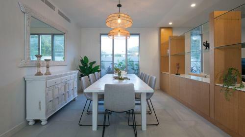 Belle Mare Holiday House