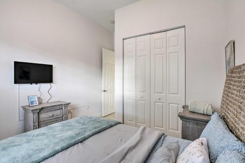 Lakefront Miramar Retreat With Saltwater Pool!