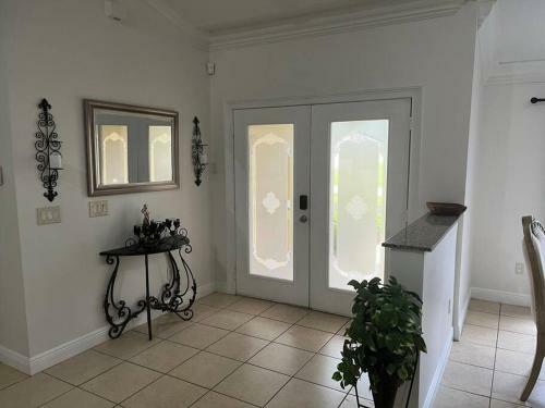Rent Luxe 5 Star Villa 4 Bedroom Pool/bbq/