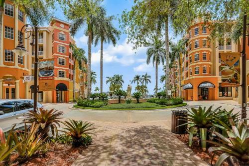 Bayfront Beauty - Downtown Naples Condo