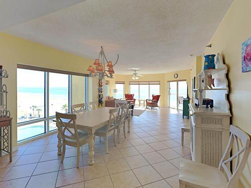 Apartamento Emerald Isle #401