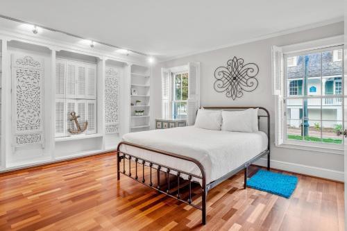 Downtown Seville Bayview Home