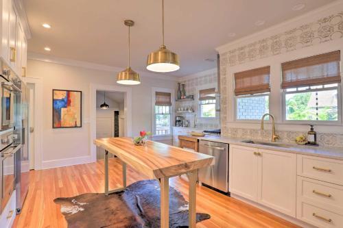Lovely St Pete Getaway With Fireplace And Patio!