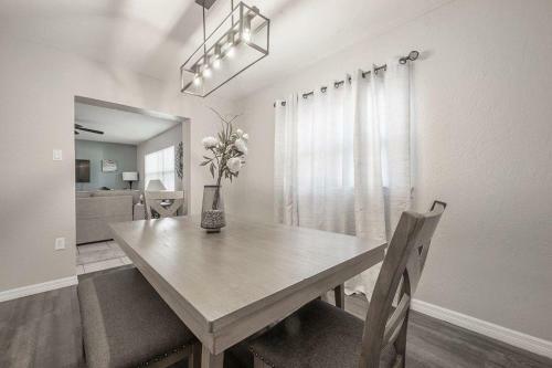 New Listing Beautiful Pinellas Park Pool Home