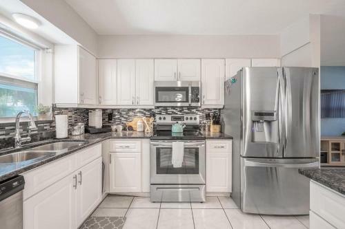 New Listing Beautiful Pinellas Park Pool Home