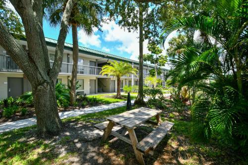 Apartamento Ramada 614 - All-new, Huge Pool, Tiki Bar!