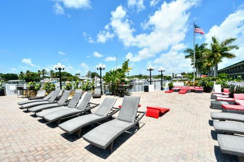 Apartamento Ramada 614 - All-new, Huge Pool, Tiki Bar!