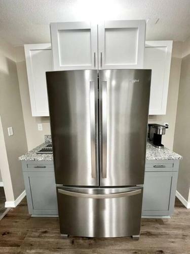 Sarasota Contemporary 4 Bedroom Home With Pool