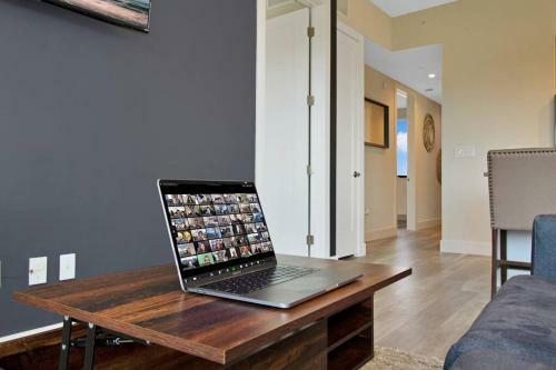 Modern 2bd King Bed Mins From Downtown