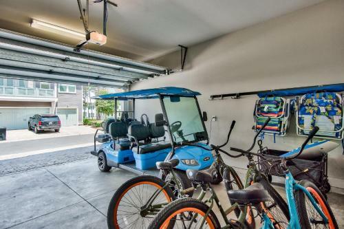 Golf Cart - Bikes - Beach Tram! Zero Entry Pool! Walk To The Hub!