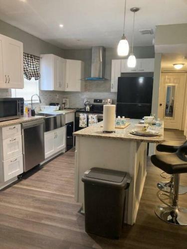 Cheerful 4-bedroom Home Close To Attractions