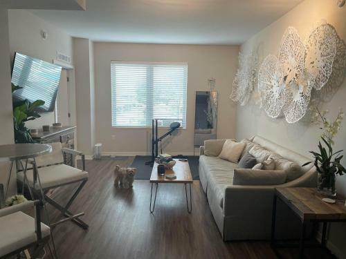 Downtown Harbour Island Oasis