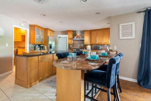 Quiet Oasis In Ideal Location-private Pool &arcade