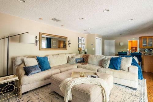 Quiet Oasis In Ideal Location-private Pool &arcade
