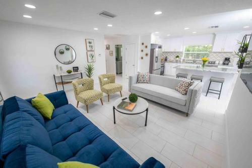 Beautiful House, Walking Distance To Stadium