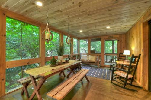 Bearfoot Bend Cabin In Blue Ridge