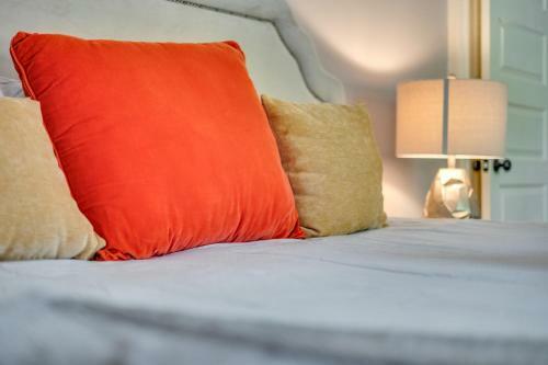 Glamorous 3-br Home For Your Next Getaway