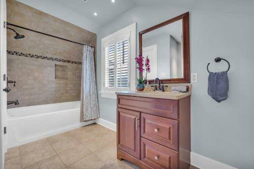 Glamorous 3-br Home For Your Next Getaway