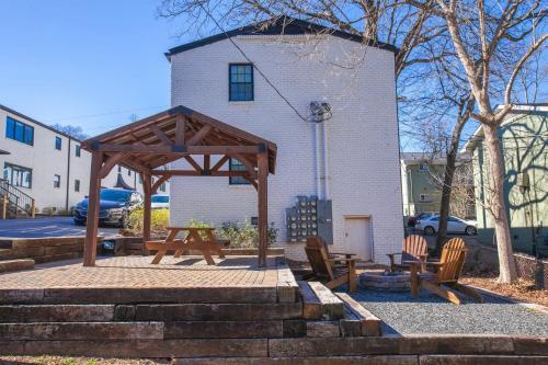 Affordable Apartment Near Midtown