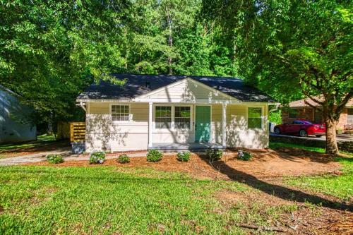 Splendid . Open Concept . Near Downtown Atl