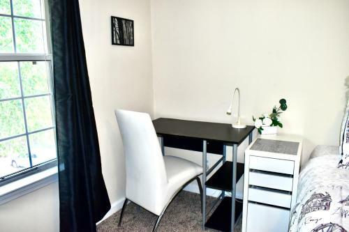 Great Location! Lovely Bedroom Off 17th St Atl