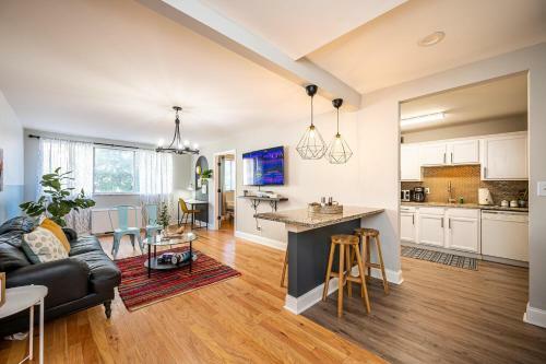 Downtown Atl Condo W Pool King Bed Lm1k2t