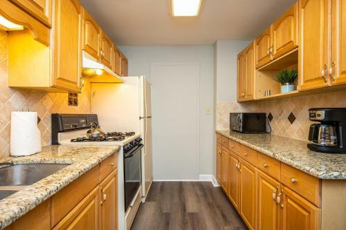 Downtown Atl Condo W Pool King Bed Lm1k2t