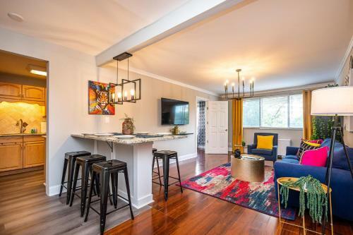 Downtown Atl Condo W Pool King Bed Lm1k2t