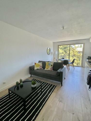 Apartamento Bright 35 M For 2 With Balcony Downtown